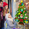 Enfant admirant le sapin de Noël en feutrine MonPetitSapin décoré pour les fêtes - Cocon d'Ange