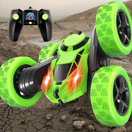 Voiture Télécommandée Tout Terrain verte avec lumières LED rouges sur terrain rocailleux – Cocon d'Ange.
